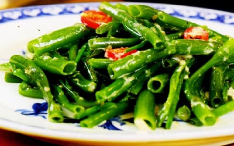 Rau muống xào tỏi/chao