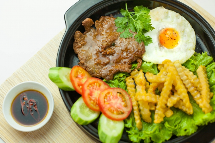 Bò Beefsteak khoai tây