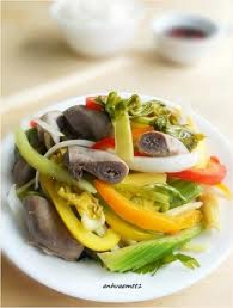 Dồi trường xào bông cải