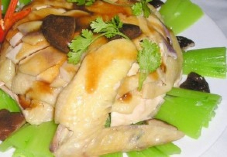 GÀ HẤP NẤM ĐÔNG CÔ (1/2 CON)