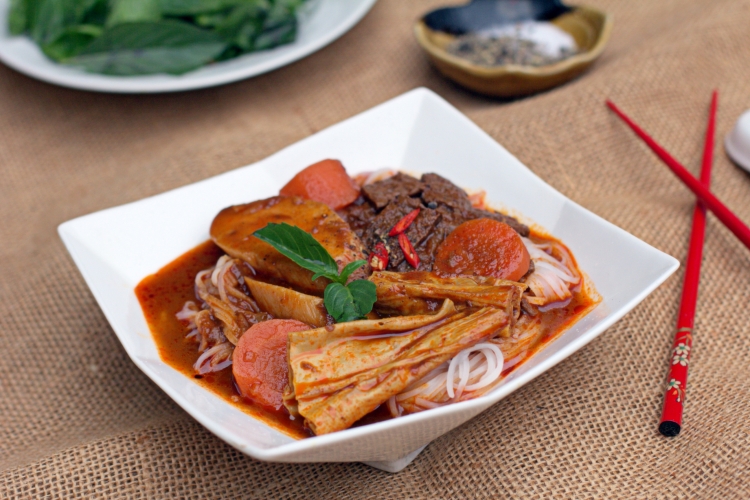 Hủ Tíu Mì Bò Kho Chay